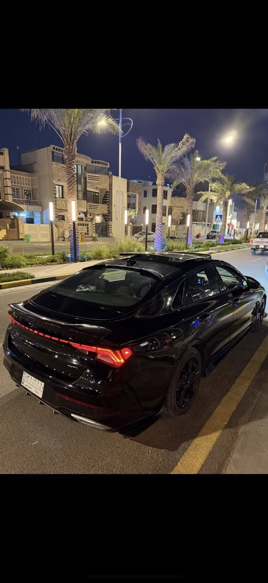 السلام عليكم
‏ للبيع K5 جيتي لاين  
موديل 2022 
محرك 1600 تيربو 
مواصفات GT LlNE
اللون اسود داخل اسود 

فول مواصفات بنوراما
1-بصمه
2-شحن هاتف لاسلكي 
3- قياده ذاتيه ؏ الخطوط السريعه
4- هاند بريك بصمه 
5- سقف أسود بانوراما
6- مثبت سرعه 
7-نضام ABS
8- مانع انزلاق
9-حساس أطارات 
10-بك لايت ليد
11-شاشة كبيرة
12- كامره دواره
13- كشافات امامي
14-شاشه اعطال
15-ويل اسود
16-رادار جانبيه
19-اشاير بالمري 
21-كشنات جلد  اسود
22-‏ مقعد للسائق قابل للتعديل كهربائياً
23-لايتات ‏3 عدسات 
24-نضام قياده أيكو + سبورت +سمارت +نورمال
25-بلوتوث + aux + usb
26-فول تحكم ستيرن
27-كير أوتو + عادي
28- اوتو بريك 
29- ‏ ‏الخريطة🗺📍
31- ستيرن حرف D  
32-‏Led +  زينون
33-السياره فول رادرات
34-التشغيل عن بعد
‏AUTO HOLD-38
42-مصابيح خلفية LED
43-مصابيح ضباب LED
44-لاسلكي Android Auto  

  
السياره وارد امريكي  بيهة بارد بل حاملغ الخلفي و باب السائق وتفاصيل بسيطك      المحدد بالصوره فقط 
***********
 السعر ١٧٨ وبيه مجال بسيط  المكان بغداد  اليرموك
