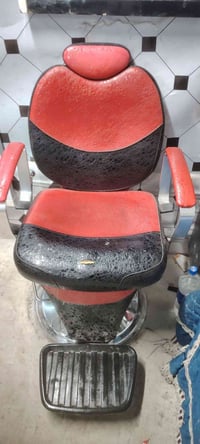 كرسي حلاقه ما متعوب هواي 125 وبي مجال للي يشتري  تفاصيل بلخاص رقم  077...