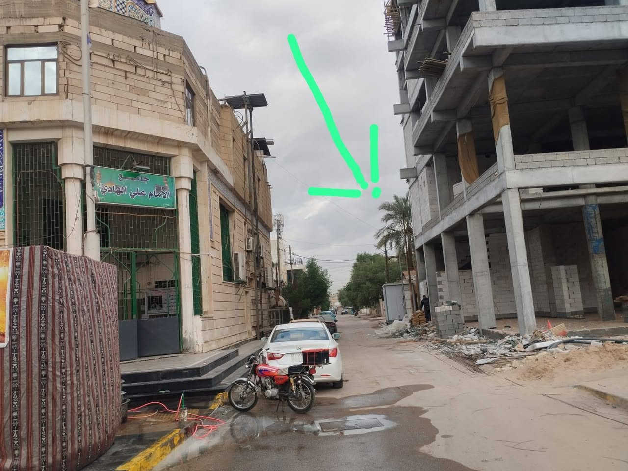 السلام عليكم
بيت ركن للبيع في الطويسة فرع جامع علي الهادي ع خلف مطعم الكلحه يبعد عن الشارع الرئيسي 50م المساحه بالمتر المربع 336  للعلم البيت فارغ ويعتبر قطعه ارض وصالح للسكن بعد الترميم طابو ملك صرف ورثه قسام شرعي كامل سعر المتر 3مليون قفل للاتصال *********** مباشر من المالك,
