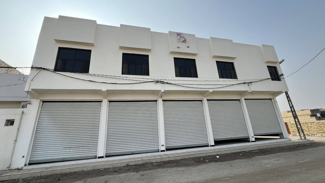 بناية تجارية للبيع 
بناء حديث غير مسكونة 2025
ديوانية التقية /3
بداية مجمع الروان النموذجي
طابو زراعي سند 25 مشمول بالتطويب
المساحة 145 متر ركن 
تحتوي على..... 
محلات عدد 5
شقة غرف النوم عدد 2__صالة _استقبال __
مطبخ __مجمع صحي 
                      مراجعة
مكتب مهدي العتابي للعقار ديوانية الجزائر مقابل فندق برج الامراء 
*********** مهدي العتابي 
*********** حيدر الفتلاوي 
***********
