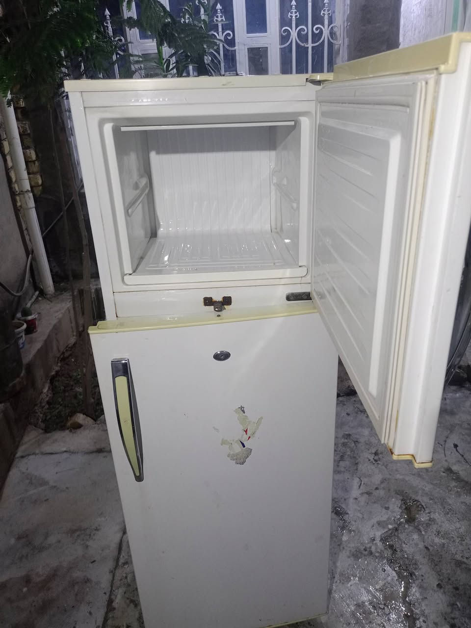 ثلاجه نضيفه البيع السعر 150كوت حي الجهاد ***********

