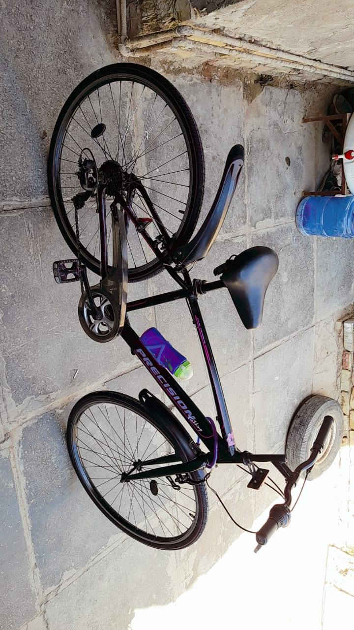 بايسكل /28×C_700/ من ماركة. شيمانو....!!!كامل مابي اي نقص...فريم عالي ...المنيوم..تايرات جدد..بريكات شغال...كير شغال..عقرب اصلي ....وزن البايسكل كلش خفيف...
العنوان: مدينة الصدر 
السعر 250 
واتساب ***********
