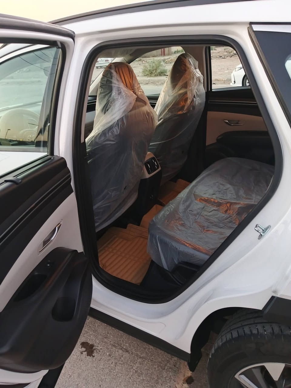 سلام عليكم توسان موديل 2023خليجي ماشيه 60 الف بيه بس حار كد شبرين بل جنطه والباقي كفاله عامه سعر 200 مكان سياره ناصريه ذي قار ***********
