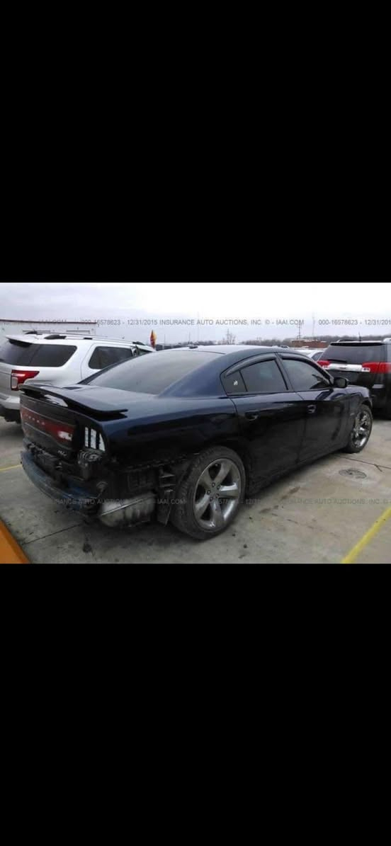 سلام عليكم اخوان للبيع فقط جارجر مديل ١٤ RT 5700 حادثها دعاميات فقط كما موضح بالصور وبيها طخة  ايضآ واضحة بالعراق وباقية على وضعيتها بالجاملغ الخلفي  وبيها بارد حد شبرين اباب السايق اثر طخة باب السيارة كفالة من الصبغ وكفالة لغد شاصي ابرانكيت وجميع براغي السياره على وضع الشركة كير مكينة ابلاد وكفاله وشرط الفحص  السياره ماشيه 100m استخدام شخصي فقط رقم بغداد ابأسمي شرط تحويل *********** غير متواجد على الفيس ولا وتساب مكاني بغداد المدائن السعر 165 وبيه مجال
