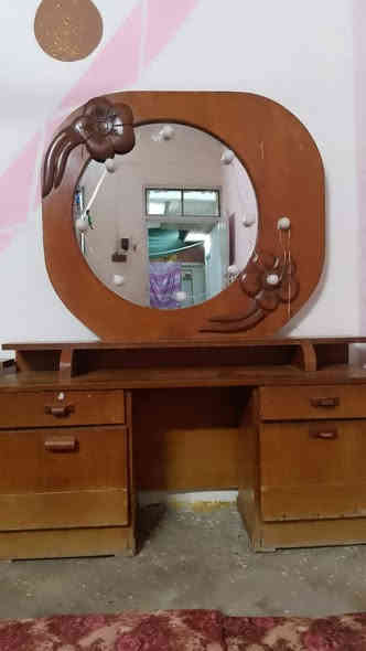 غرفه للبيع سعرها 175 العنوان حي صدام التواصل *********** بي واتساب
