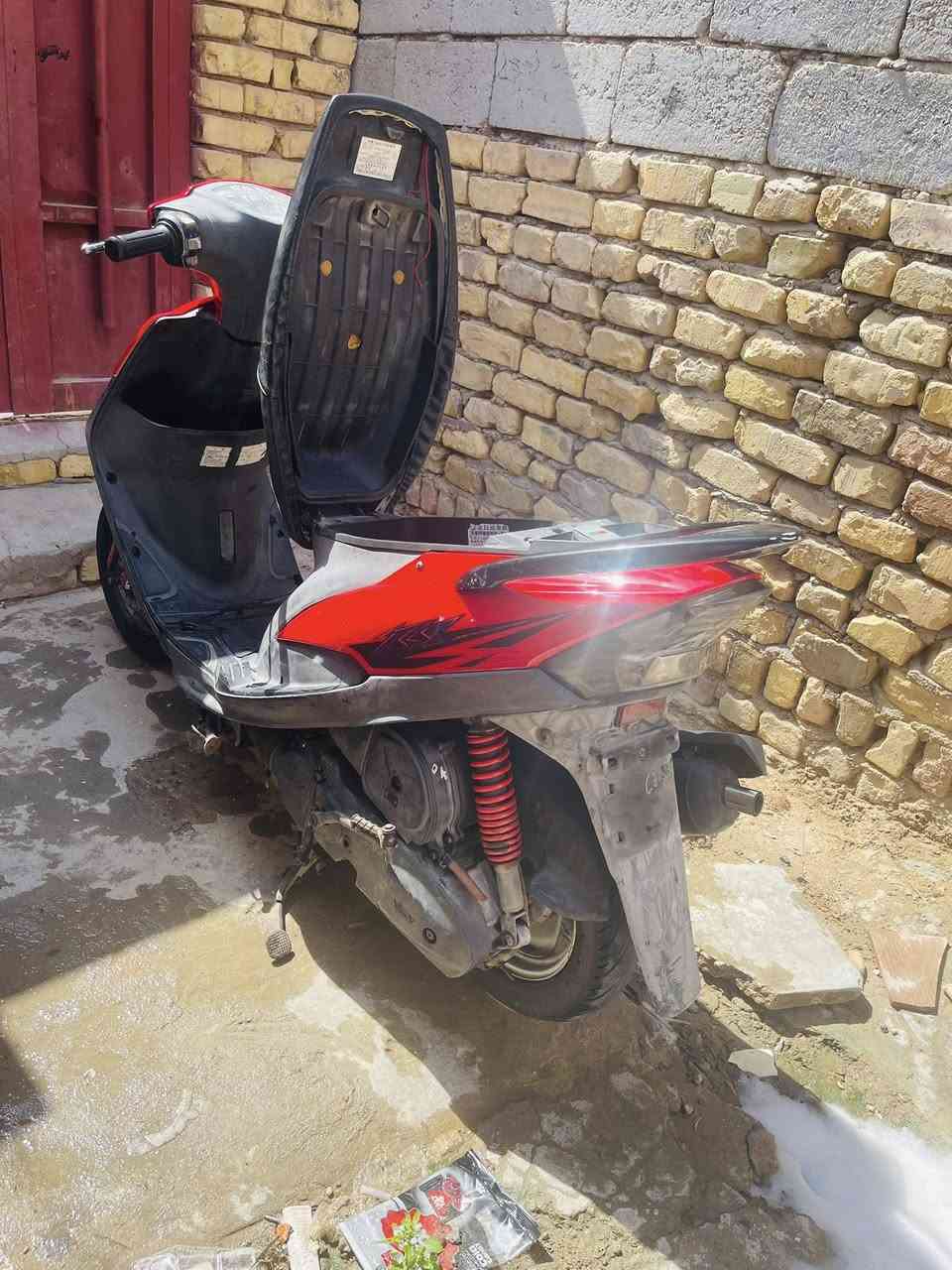 سلام عليكم دراجه للبيع   ماكس حاويه49بلادي شلعه ومعدل خير من الله  مابيها كل نقص مابيه مستعجل عليها كلش رقمي ***********
