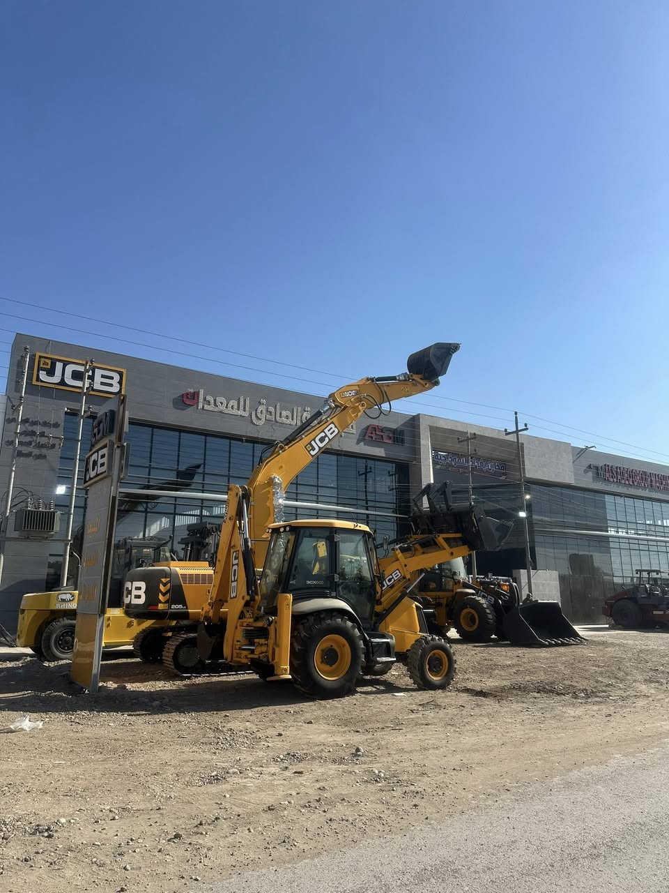 حفارة JCB 205LC – القوة البريطانية في موقع العمل

JCB 205LC – لما القوة تكون فعلًا مو دعاية

مو كل حفارة تشتغل عدل بس لأن اسمها معروف
ومو كل لون برتقالي يعني تحمّل حقيقي بالموقع

JCB 205LC مصممة للناس اللي تشتغل يوميًا،
مو للي يحبون يقضّون وقتهم بين الأعطال وقطع الغيار.

ليش JCB 205LC؟
• أداء ثابت بدون مفاجآت
• هيدروليك يشتغل بسلاسة من أول يوم لآخر يوم
• تحمّل عالي حتى بأقسى ظروف العمل
• استهلاك وقود محسوب… مو حرق على الفاضي
• آلة تشتغل أكثر مما تحچي

إذا تعبت من حفارة
اسم ها أكبر من شغلها
يمكن حان الوقت تغيّر 

تواصل ويانا وخلي الشغل هو اللي يحچي 

الجودة التي تعتمد عليها… والقوة التي تحتاجها.
***********
#معدات#jcb

