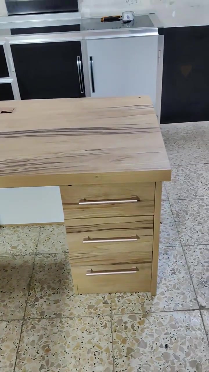 ميز عدد 2 مستعملات نظيفات
كل التفاصيل و القياسات موضحه بالفيديو بغداد الشعب *********** متواجد واتساب أو خاص راسلني يوجد توصيل بكروه حسب المكان
