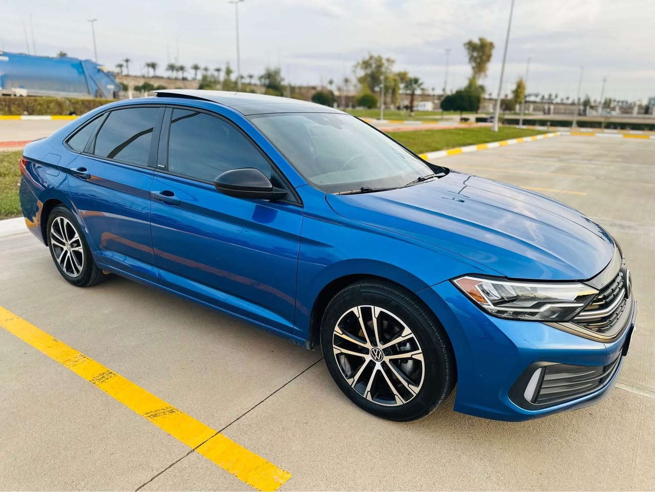 جيتا SE پلس Sport موديل 2023 بدون صبغ
حجم المحرك 1500 توربو
فوول مواصفات 
پانوراما - شاشات دجيتل - اضاءة داخلية 40 لون
تدفئة كشنات + ستيرن
رادار امامي 
ومواصفات اخرى كثيرة 
السيارة معروفة و عالمية 
وارد  كندي بدون صبغ  
مكان السيارة اربيل
*********** (whatsApp) أربيل, العراق
