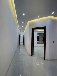 صبغ وكافة الديكورات للإستفسار خاص او 07828212678 ملاحضة الرقم يوجد وات...