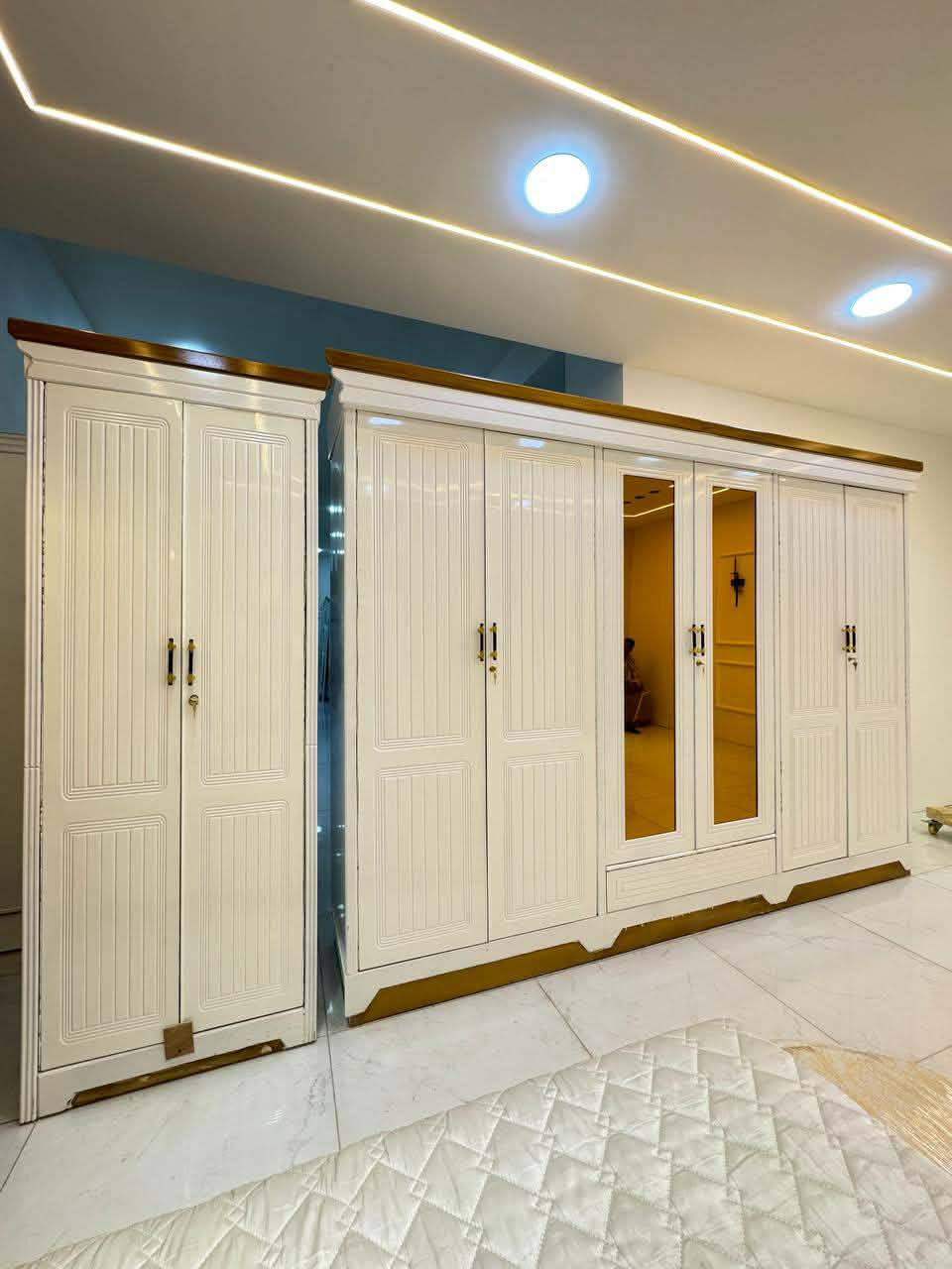 متوفر الان موديل جديد ..

السعر مليون و50الف دينار فقط  

سعر الشازلون الخزان 75 الف 

سعر الشازلون المقعد 50 الف 
الطابوریه 25الف
غرفه نوم داخل معاكس خشب 3 ملم
خارج تحفير sns انديف 5 ملم

الصبغ حراري درجة اولى

6باب  متكونه 

زاويه تصميم كنتوري بارتفاع الكنتور

السرير بلاويد اسود 6ارجل

قياس الكنتور ارتفاع 2.40 وعرض 3.20
يوجد توصيل الى جميع المحافضات وباسعار مناسبه
للحجز مراسلتی


**إذا كنت صاحب هذا الإعلان وتريد حذفه لأي سبب، رجاءا أرسل رسالة إلى الدعم الفني**