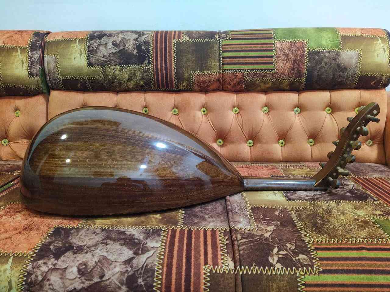 السلام عليكم شباب
عود زرياب سوري للبيع التفاصيل كاملة بالصور 
السعر 110 مع حقيبة هدية 
اخوان سعر الزرياب معروف 150بدون جنطة لان يرادله وكت عارضه للبيع مع العلم صوته جميل رخم 
بغداد العامرية ***********
