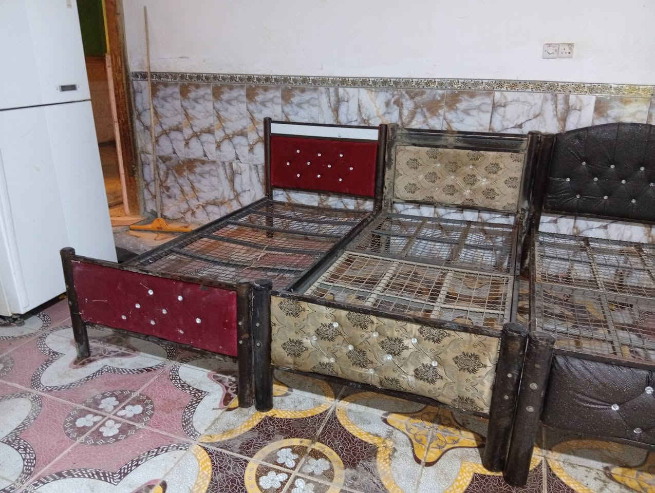 السلام عليكم اخواني الكرام عندي 4جوربايات للبيع نضافتهن 80٪المكان قضاء المدينة ***********
