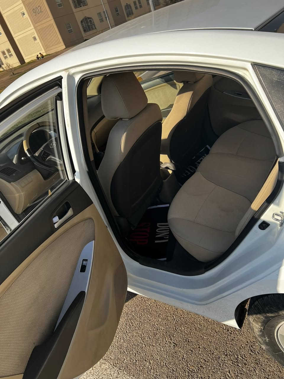 اكسنت موديل 13 مكفوله بيها شخوط 
السعر 98 عنوان بسمايه 
***********
