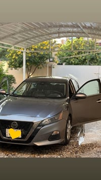 للبيع نيساان التميا 22 وارد امريكي عداد المسافه 64 الف ميل مواصفات SV ...