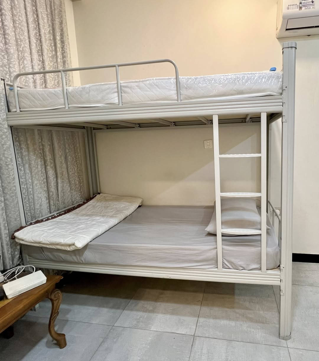 سرير طابقين قياسه ٩٠*١٩٠
السعر ١٥٠ الف بدون الدواشك
اذا وياه الدواشك ب٢٠٠ الف دواشك طبية والدوشك الثاني بعده بالغلاف ممفتوح ولا مستعمل


**إذا كنت صاحب هذا الإعلان وتريد حذفه لأي سبب، رجاءا أرسل رسالة إلى الدعم الفني**