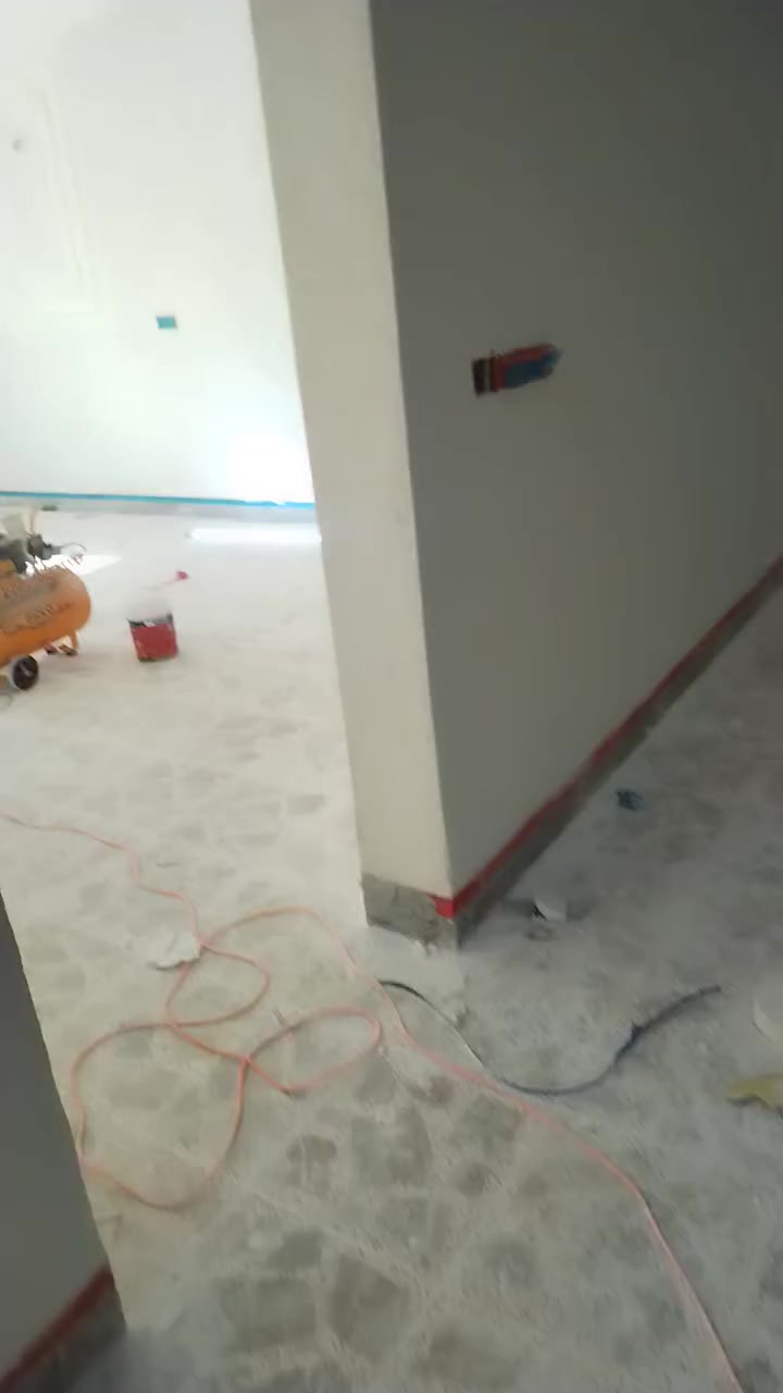 سلام عليكم موجود كادر صباغين شغل درجه اولى واسعار مناسبه اي نوعيه صبغ تريدها نصبغها الك.  جوتن. بتك. ناشونال. توب ناشونال. مرجان راف كوت، ،،،،،،،، 
الداخل سعر المتر 1000 
الخارج سعر المتر 2000 
الداخل سنفره + تصليح 
هذا نموذج بسيط من شغلي
الله يرزقنه ويرزقكم اضعاف رزقنه
***********
