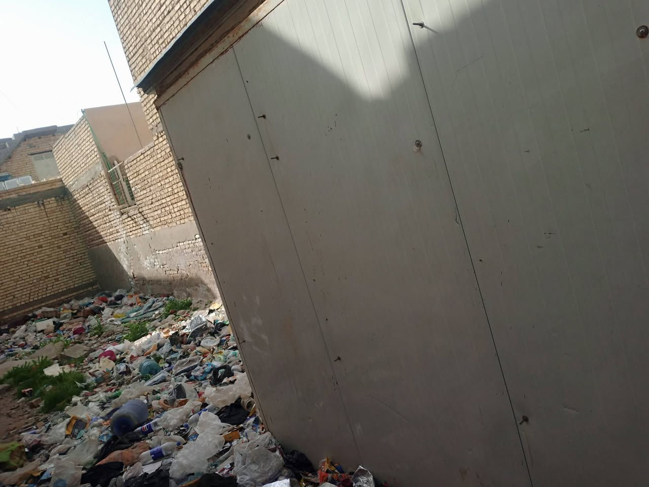 محل للبيع سعر ب400 مع مجال مكاني شارع ابو سمير ***********
