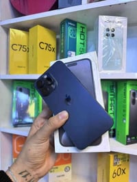 متوفر 15 برو ماكس بي خط بلشاشه  ذاكره 512 البطاريه 86 السعر 635 للتواص...