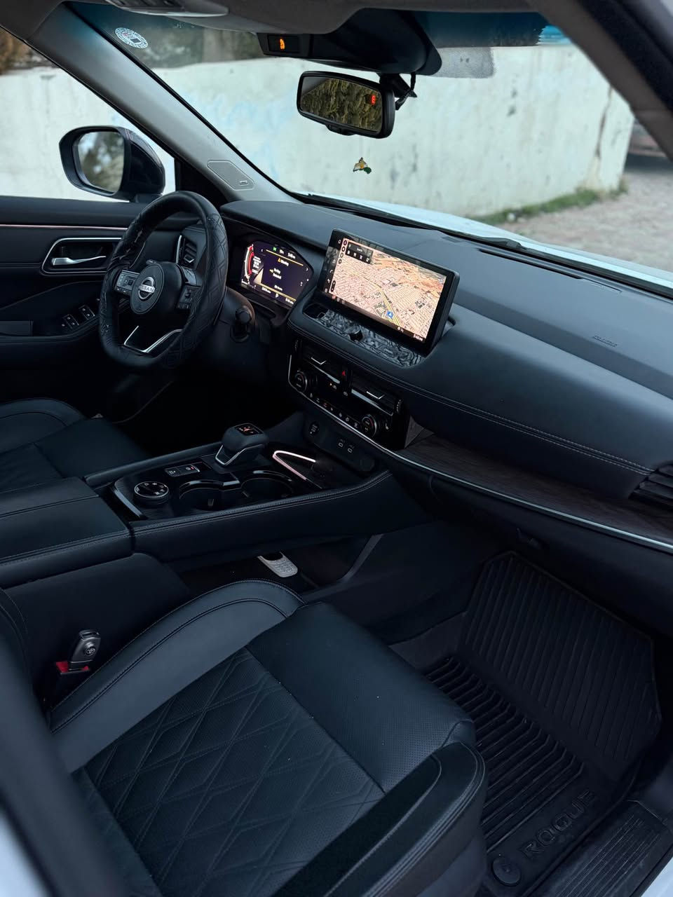 نيسان رؤگ ى پلاتنيؤم ى قه پات مواسه فات 
مؤديل ٢٠٢٤
٣ پستؤتى تؤربؤيه 
گيرومه كه ينه ى به شه رت نه كراوه ته وه ٢٢ مايل رؤيشتووه 
چاملغ و نيوو ده رگاى پشته وه بؤياغه بئ ناو 
ئه رباگى شان وسوكان دانراوه ته وه به شه رتى فه حس پيش و دواى زه ربه ى نيه 
مواسه فات....
به سمه .ده رگابه سمه .شه غال. داتاشؤ.٥ كاميرا. عاسه ى پيش و پشت.هه ر چوار لاى رادار. ده رگاجه گ.هه موو كوشنه كانى هيته ره .سوكان هيته ر.دوو كوشن خه زن و كاره باى و وپاقلاوه يى .شه حنى مؤبايل.بيلاد سه قف ره ش وپانؤراما.په رده ى بيلادى .تايه و ويل ١٩.ئيشاره ت ليد.٥ مؤدى ليخورين. ده بل ئه كسل. شاشه گه وره. كارپله ى .بريك به سمه . ئؤتؤ هولد. ئؤتؤ ستار. ليدى ناو ده رگا.ئيم پيفايه ر. سيسته مى سه ماعه ى بؤس.زؤر مواسه فاتى تر
كتابى جام ره شى ٨٠٪؜له گه له ٨ مانگى ماوه.
١٨٥ گه لا
*********** رانية, السليمانية
