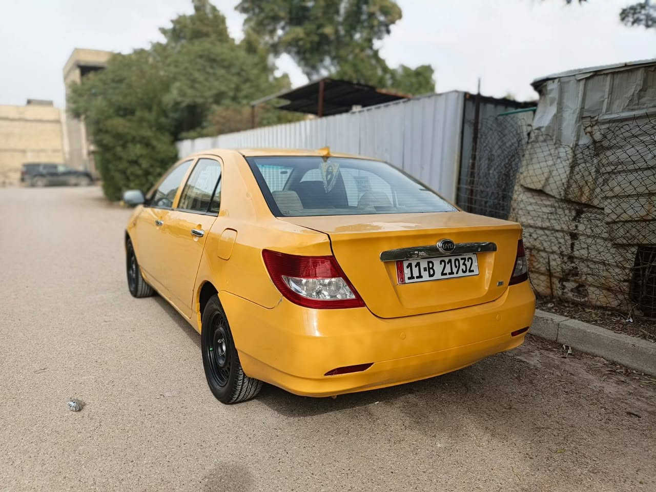 سلام عليكم
للبيع BYDF3 
بسمي تحويل ثاني يووم 
السيارة بيهاا كم قطعه صبغ فقط
مكينه جديده هسه شادهاا + صدر جديد + تخم مجااول+
عبوه بنزين + بلكاات السيارة ربع متذب عليهاا 
مكااني بغداد الرصافه
*********** بي واتس اب 
السعر 48 وبيهاا مجال
