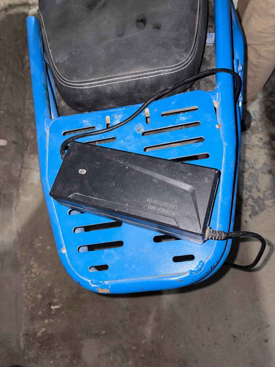 دراجه كامله شحن للبيع 700 بيهه مجال
دراجه كامله بيهه درع بلادي 
شاحنه بلاد وشاحنه جديده اضافيه حتى تعرف شكد شحنهه
الدرع مصبوغ للجماليه
ملف 2500W
تاير وره جديد
شغاله كهربائيا كامله أشاره ورباعي 
تشتغل بگ 
وتحتوي MB3 بس شايله موجود 
جادر جديد
صندوق بلادي
مرايات كاربون فايبر بلادي
بصمه وسويج نسختين وبطاقتين NFC
ملاحظه 
6 بطاريات : وحده جديده ونلي 2026 و 5 نص عمر 2025
الدراجه مستخدمه 6 أشهر
 ***********
