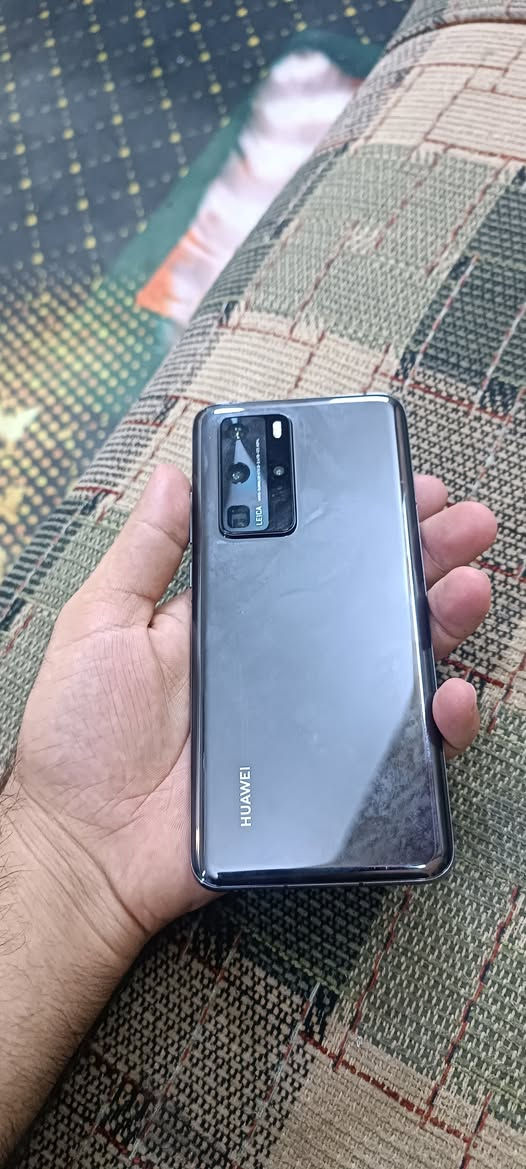 السلام عليكم
هواوي p40 برو ذاكرة 256 كارتونة شاحنة الاصليات
 نضافة 98% وبيه حافظة السعر 300 قفل مكاني بغداد الحبيبية رقمي ***********
