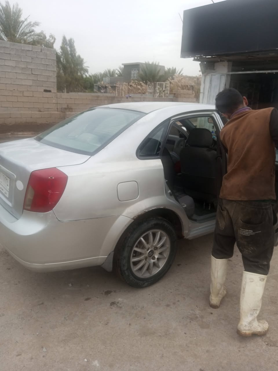 السلام عليكم ورحمه الله وبركاته 
دايو لاستي للبيع موديل 2008 كير عادي رقم ديالى الماني باسمي السنوية ساقطة قبل شهر السيارة كما موضح بالصورة السعر 45 وبي مجال 
للاستفسار اكثر الاتصال ***********
متوفر واتساب
