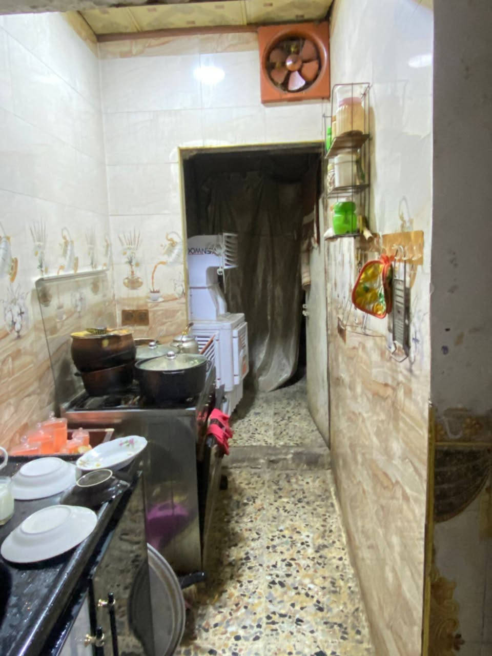 للبيع 100متر طابق واحد الشعله الدوانم وره السجه شارع أبو دراج بالبدايه والسعر  مناسب وتدللون  👍50👍وهم بي مجال قليل استفسار ***********
