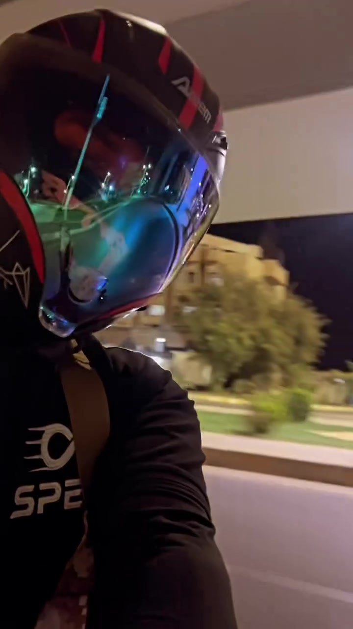 50 وبيها مجال خوذة وسستم صوت كامل  ***********
