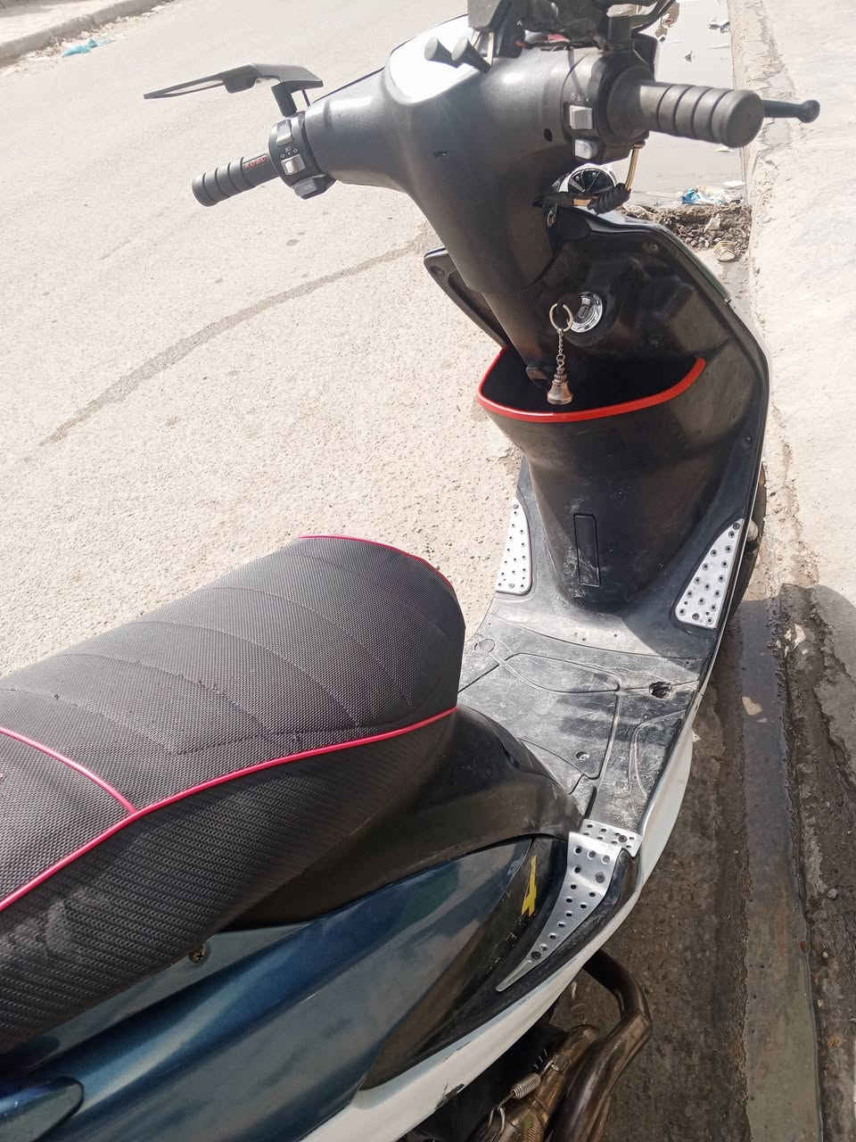 سلام عليكم دراجة ماكس عدلة مزودة صالنصة رياضي كلشي بيهة كامل مكمل وحلوة ومكينة ناعمة ماجناية رياضية لاخر حبة سعر 800 وبيهة مجال بسيط العنوان الزعفرانية الوليد مقابيل حسينية سيد هاشم رقم ***********
