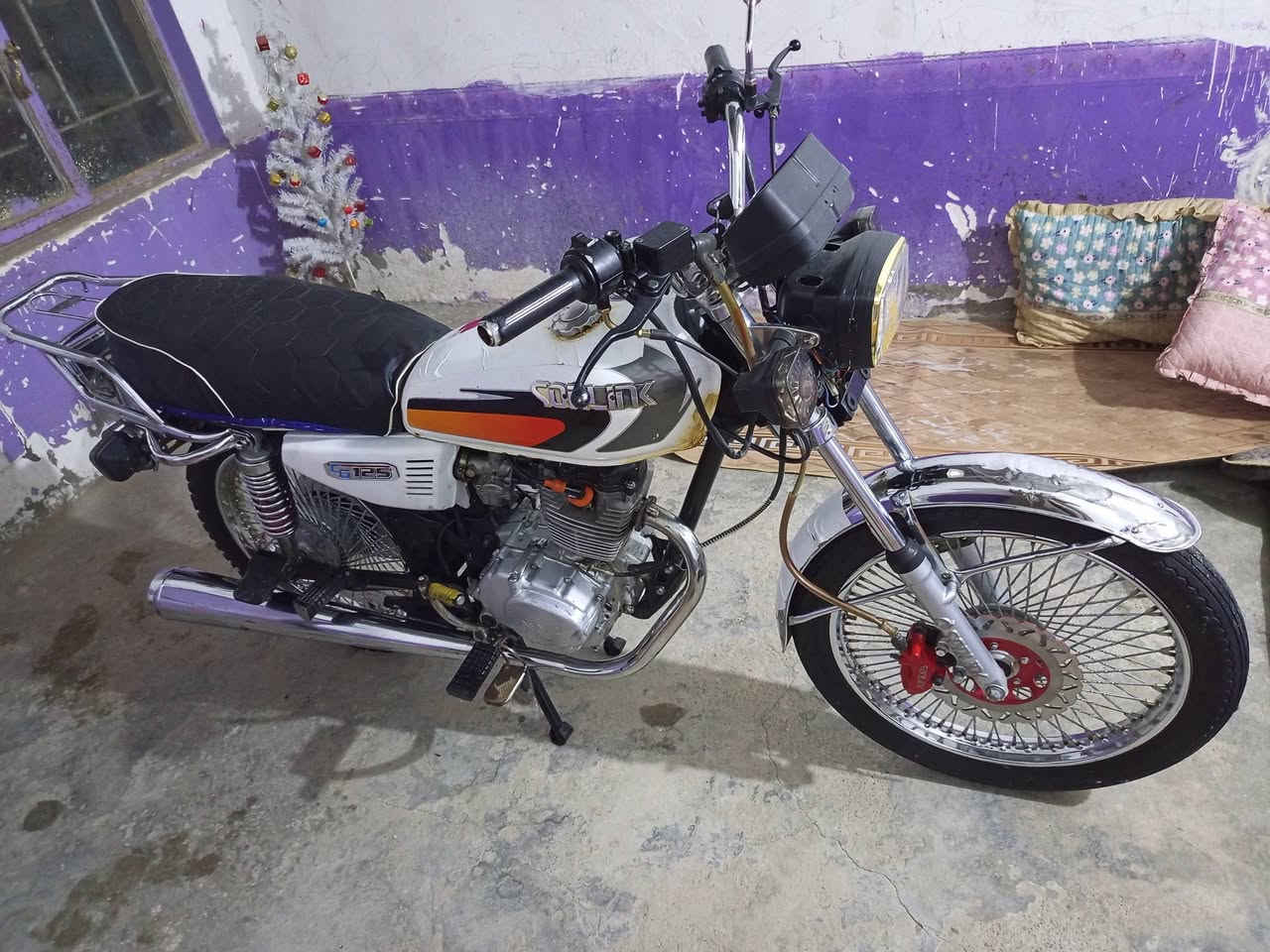 السلام عليكم شباب دراجه للبيع تايگر موديل 2024وبيها مكينة 2022الدراجة اصوليه ومكفوله وكهربائياتها كلها مكفوله السعر 450وبيها مجال بسيط مكاني واسط الصويره ***********
