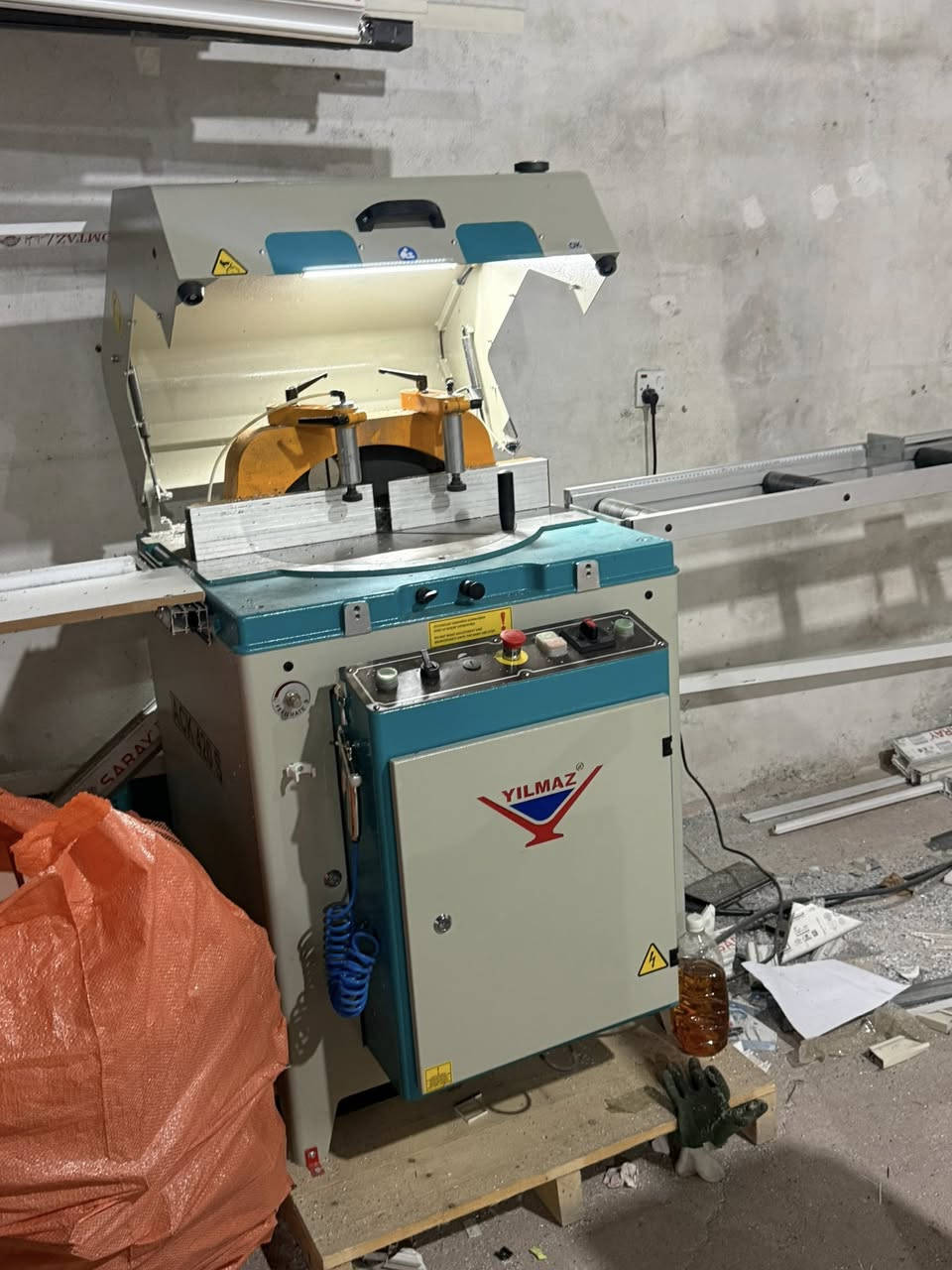 السلام عليكم مكاين للبيع كله جديد صفر مشتغل بي ٣ابيوت فقط
السليمانية رابرين ***********
