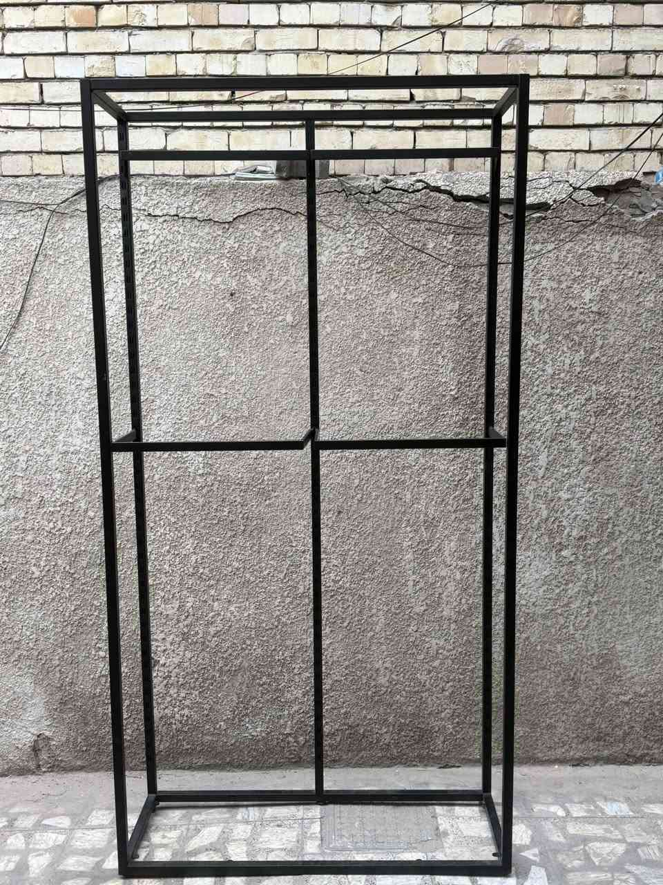 السلام عليكم ،
متوفر بوفية عرض مع الاكسسوارات 
العدد 9
القياس العرض 120 سم
الارتفاع  180 سم ( العنوان بغداد الكرخ) 
***********
