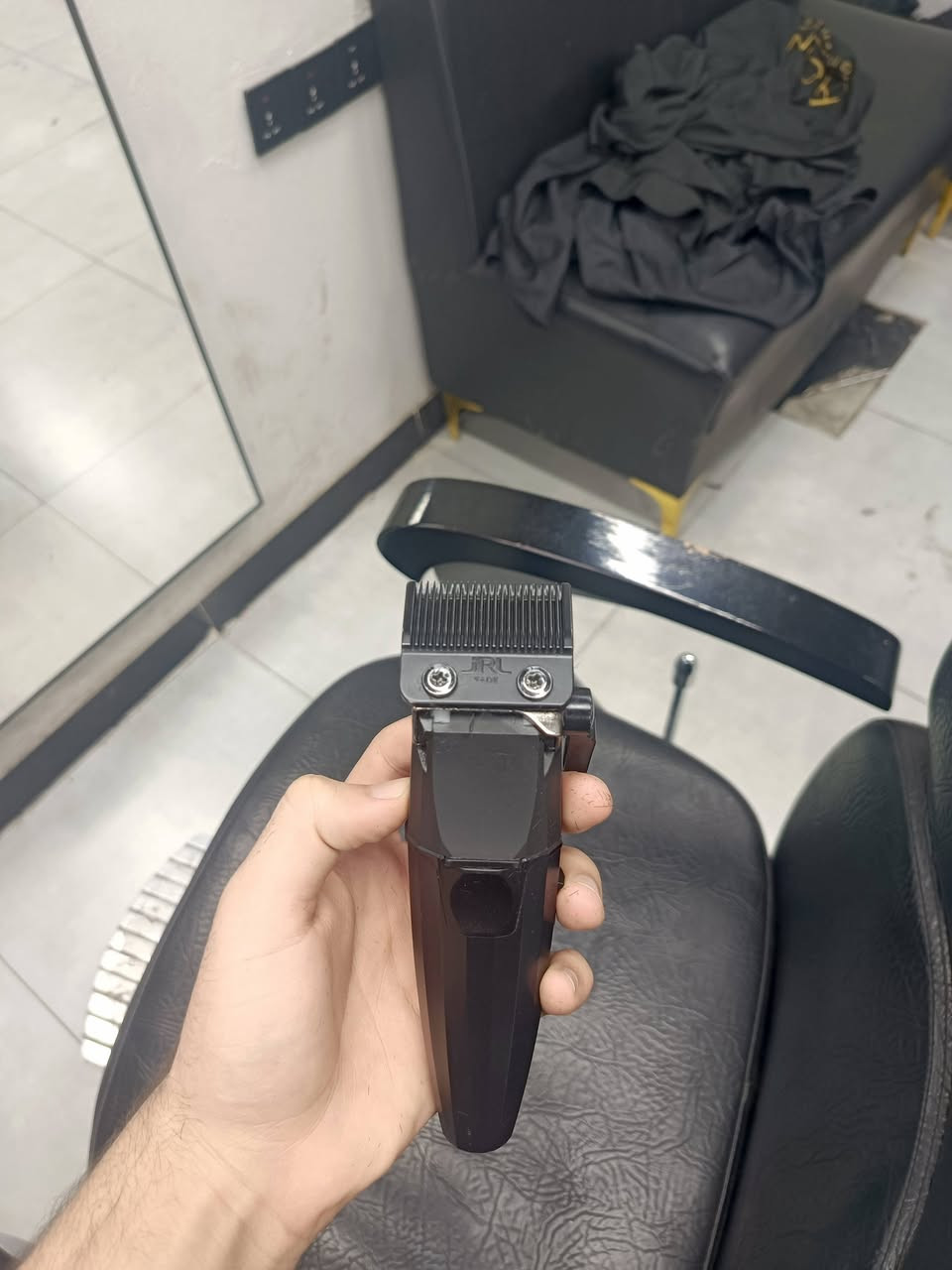 مكينه JRL للبيع
ستعمال ٤ اشهر 
ما مبدل بيها حاجه 
من مرتضى اركو 
غراضه : بس شاحنه (بدون قاعدة ونمر) عندي نمر مال WAHL انطيهن بدالهم 
سعر ١٢٥ وبيها مجال خاص


**إذا كنت صاحب هذا الإعلان وتريد حذفه لأي سبب، رجاءا أرسل رسالة إلى الدعم الفني**