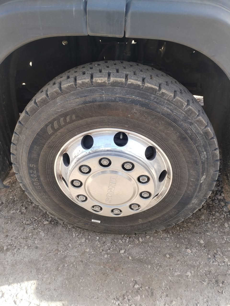 تايرات 22 على 295 هنه وياله فافون ١٠ وياله للبيع سعرهن 13 ورقه مكان البصره الاستفسار ***********
