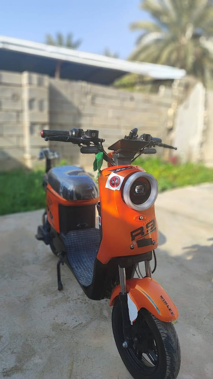 سلام عليكم
دراجه شحن نوع (R9) جاهزه من كل شي مابيها نقص خمسه بطاريات كهربائيات كلهة شغاله كامله من كل شي 2سويج +2بصمات ومرياتها مامشدوده السعر(450)  مكاني ديالئ الخالص سراجق للستفسار الأتصال عل الرقم ***********
