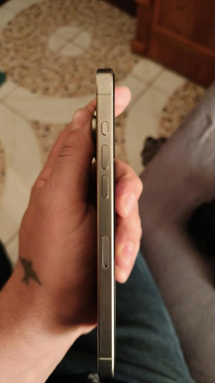 سلام عليكم ايفون 15 برو ماكس جهاز شرق اوسط جهاز بس هاي ضرب بي وجهاز الله شاهد جديد شخط واحد مابي شرط 850  قفل 800 *********** مكان بابل مركز مدينه
