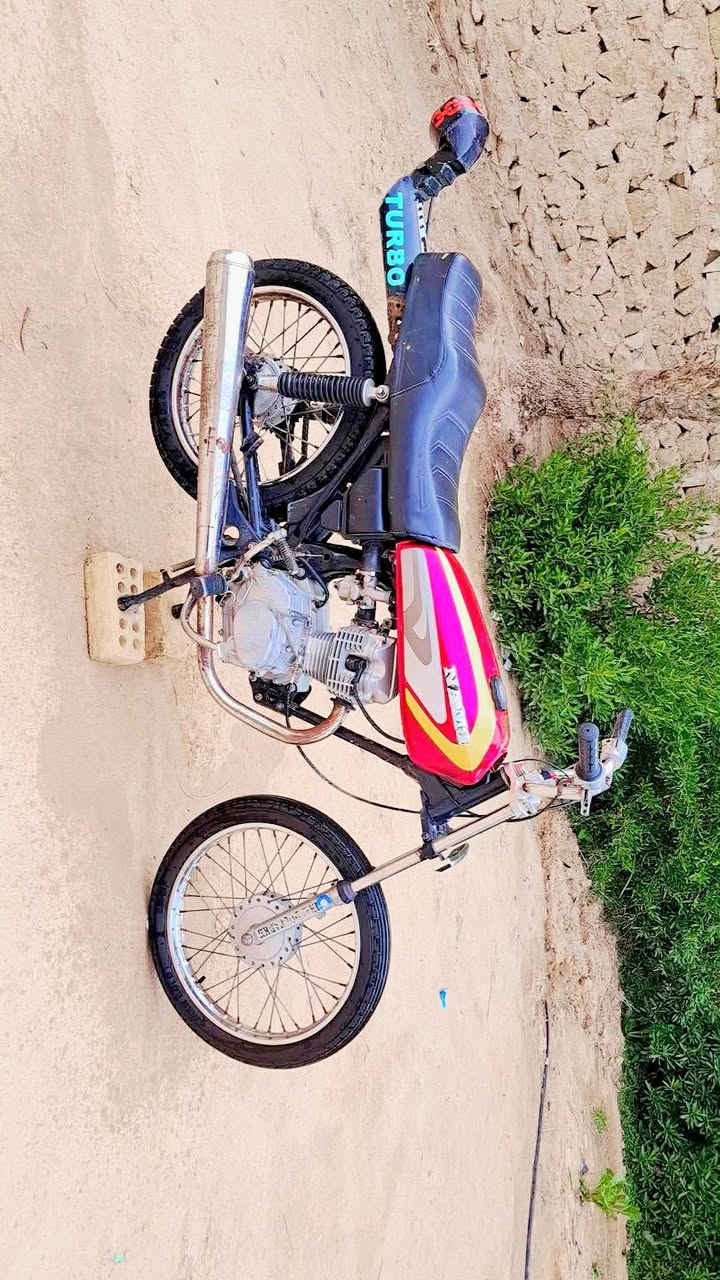 اسلام عليكم،،، دراجه ارشه باب أول  مو ديل 22 كلك كلك بيهه رقم شاصي محرك مفتوح بس مره  وحده بيدي شلعه شك لكاع لا تنقيص لا دخان لا نضوح سعر 400وبيهه مجال مكاني طريق نجف كربلاء عمود 872 قريب ع خيرات ***********
