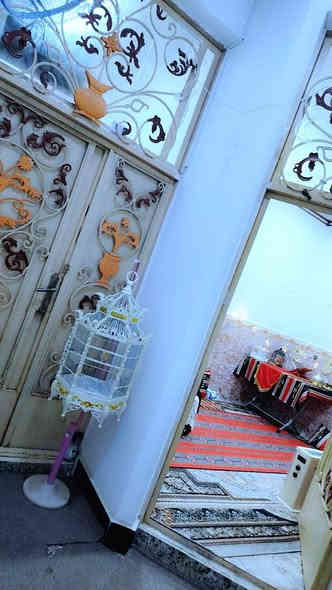 بيت طابو صرف مساحة 100 متر، البيت طابقين، الطابق الاول كله بناء طابوك، اما الطابق الثاني بناء فرمستون وبلوك، المواصفات كالآتي : بالنسبة لموقع البيت : قضاء شط العرب - التنومة - شارع المشروع - قرب حسينية الإمامين الجوادين.  يتميز موقع البيت كذلك بقربه من جميع الخدمات الحيوية من سوق عام ومحلات تجارية ومدارس لمختلف الفئات ابتدائية ومتوسطة وإعدادية، فضلًا عن سهولة التنقل لتوفر سيارات الاجرة مثل الكية للنقل بين التنومة والعشار بحيث كلش سهل التنقل.. سعر البيت 135 مليون واكو مجال قليل بالسعر حال الشراء..
***********
