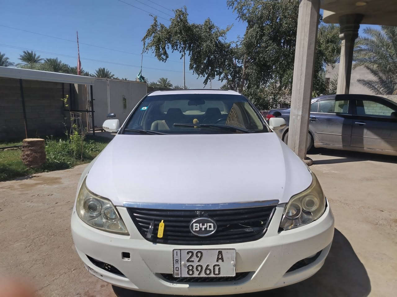 السلام عليكم للبيع بي واي دي F6 رقم واسط دولي سنويه مججدده لل ٣٠ مؤديل ٢٠١٢ كير عادي سياره خير من الله جاهزه بلاديه بدون حادث كهربائيات كلها شغاله شاشه كامرا فتحه تحكم فول مواصفات سياره مال جناي السعر ٣٢ وبيهه مجال العنوان واسط الزبيديه ***********، ***********
