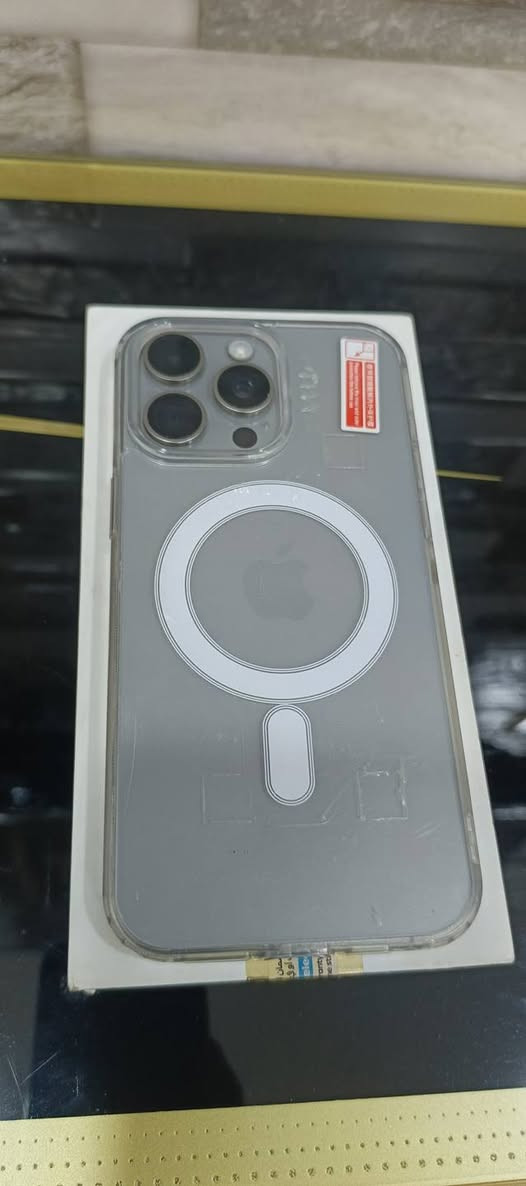 السلام عليكم
ايفون 15برو ماكس 
لون تيتانيوم
دبل شريحه 
بحاله الوكاله  
بطارية 89%
السعر مليون وربع
1.250 
***********
العنوان : الشعله
