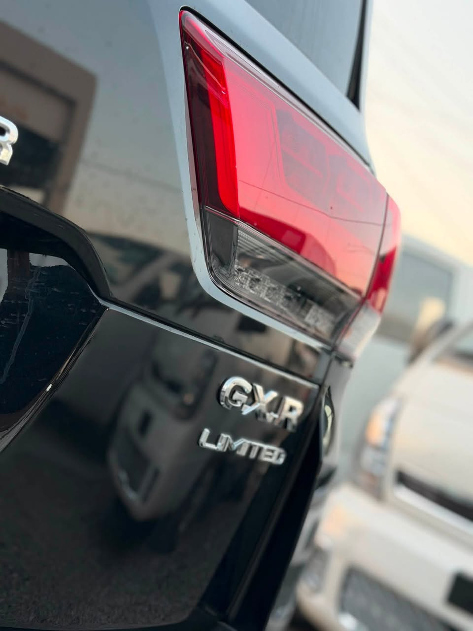 لاندكروزر 2025 زيرو 0️⃣ ( بريم  ) اصل  Gxr.Limited black Edition
فول مواصفات / داخل احمر 
بصمه أبواب وتشغيل - تبريد كشنات - كراسي كهرباء - صندوق كهرباء - 3 شاشات 
الأهم …( ابواب شفط ) - 4 أبواب ترحيب - رادار امامي خلفي - 5 كامرات
لاستفسار/ *********** علي الحميري
*********** ابو عباس
