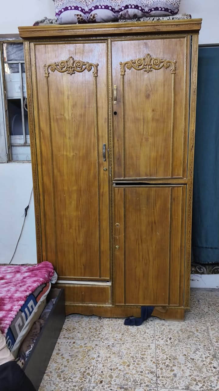 سلام عليكم  كنتور ابو بابين. وجربايه ام نفر. وثلاجه شغاله للبيع مكاني الشعب رقمي ***********
