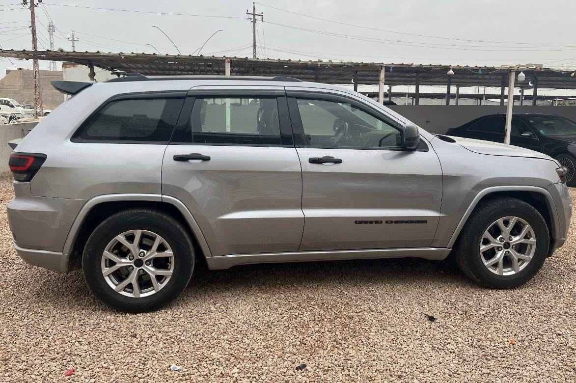 من رخصت الادمن المحترم 
سلام عليكم 
جيب موديل ١٦
فول مواصفاتً
فتحه بصمه 
صندوك كهرباء 
تحكم كشانه 
شاشه جبيره 
نضام سبورت 
قطعتين تبريد 
محرك ٦
كير محرك بل كارتون 
صدر امامي خلفي جديد 
ورقم مميز وبسمي 
تخم تاير جديد 
مابيها كل نقص 
فول LIMITED
بيها صبغ جاملغ وبنيد وجاملغ خلفي 
وبيها سونار السياره 
مكان الرمادي السبعه كيلو 
الاتصال ***********
واتساب ***********
