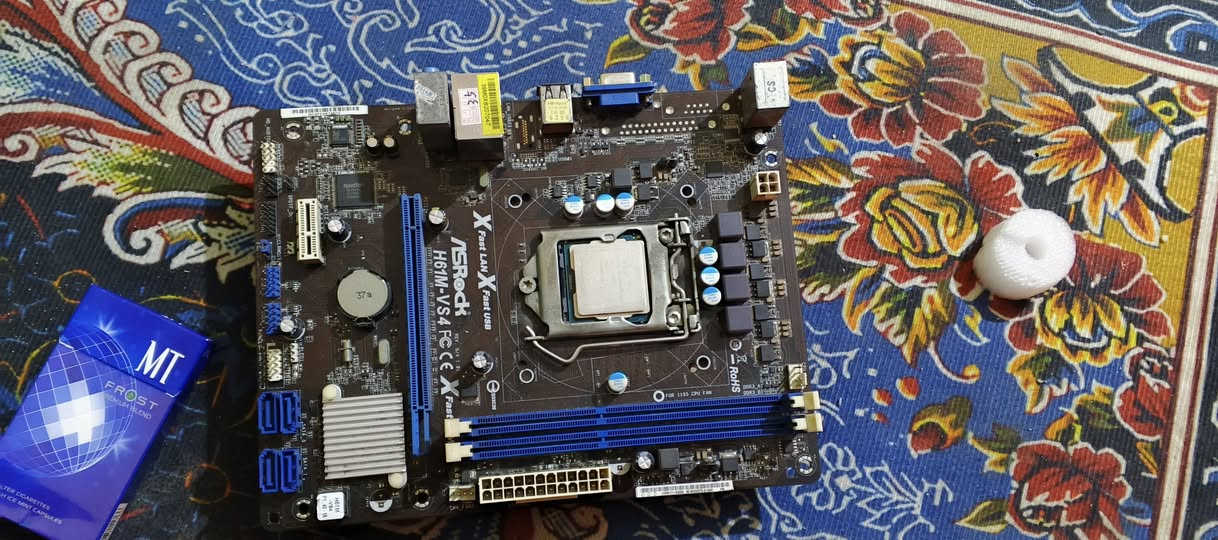 سلام عليكم مذر بورد مستخدم من آسروك 
ويا معالج Intel Celeron G1630 
سعرة هوا ول توصيل 30
ddr3 منفذ VGA
***********
ادمن 🌹
