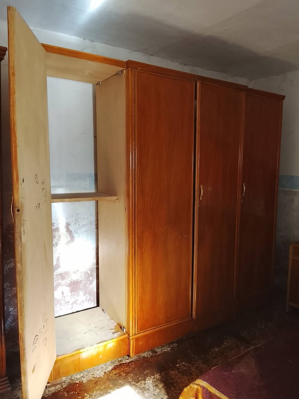 كنتور تسكام مسكمينه صاج ابو ٤ملم داخل وخارج نضيف جدا مكاني بالقاسم ***********  وكنتور بابين طابقين جرارات جوه نضيف جدا السعر خاص ومناسبات
