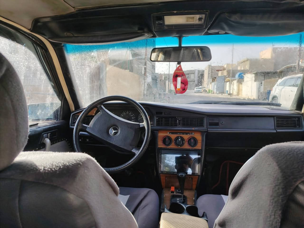 سلام عليكم مارسيدس طياره 1990السياره خير من الله تدفئة تبريد كهرباء كلها شغاله كير و مكينه خير من الله داخل يخبل محرك محور بطه ونجي  السياره فول ترايك وين ما تريد مكاني ديالئ كنعان السعر 55و بيها مجال


**إذا كنت صاحب هذا الإعلان وتريد حذفه لأي سبب، رجاءا أرسل رسالة إلى الدعم الفني**