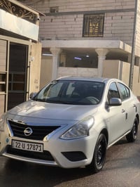 نيسان صني هندي 2023 سياره ماشيه 43 سياره جديده  بيه صبغ بس جاملغ الخلف...
