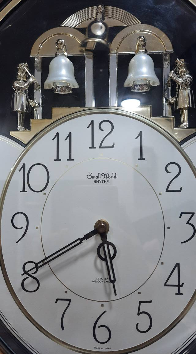 ساعة رايثم ياباني حجم كبير موديل الثمانينات بحالة الشركة شغاله وتدق كل ساعة بتصنيم عصري جميل جدا للاستفسار اكثر وات ساب *********** وتوجد خدمة التوصيل حلة, بابل
